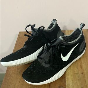 Nike Men's Black and White Sneakers